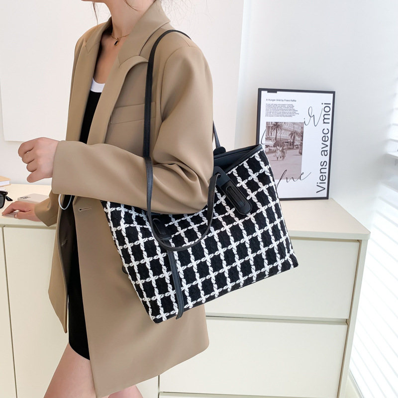 Women's Medium Autumn Pu Leather Plaid Fashion Square Zipper Tote Bag display picture 6