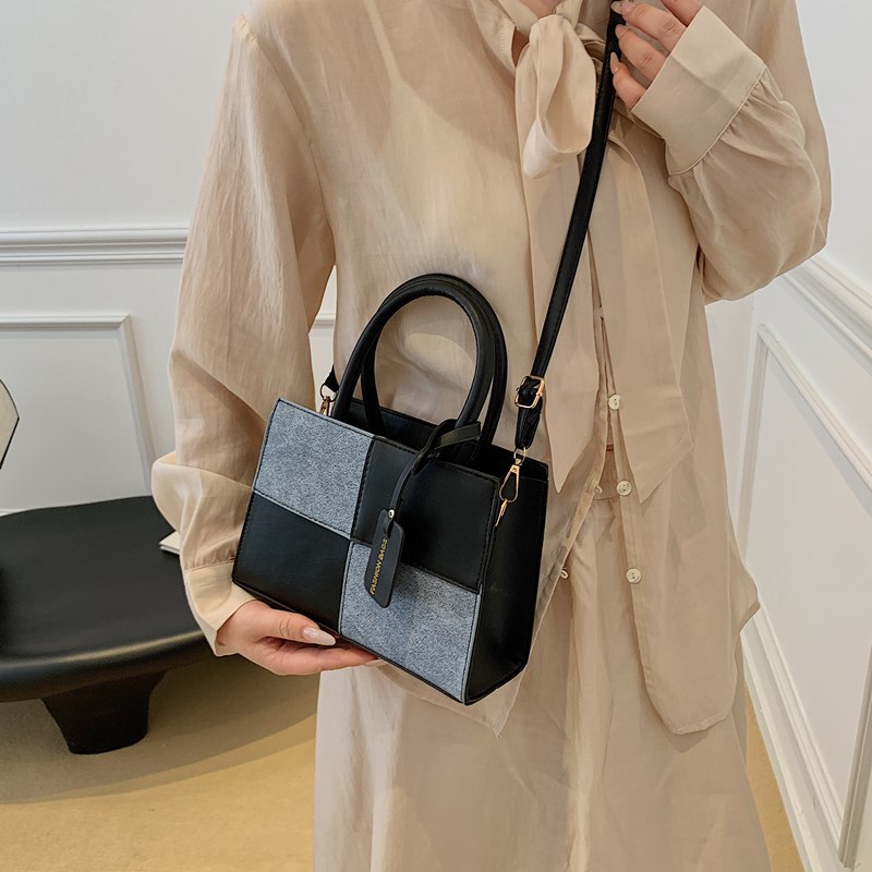 Bolso de hombro con diseño de costura de color en contraste nuevo estilo de primavera y verano 2025 estilo ins bolso cuadrado pequeño bolso de viaje de moda mujer