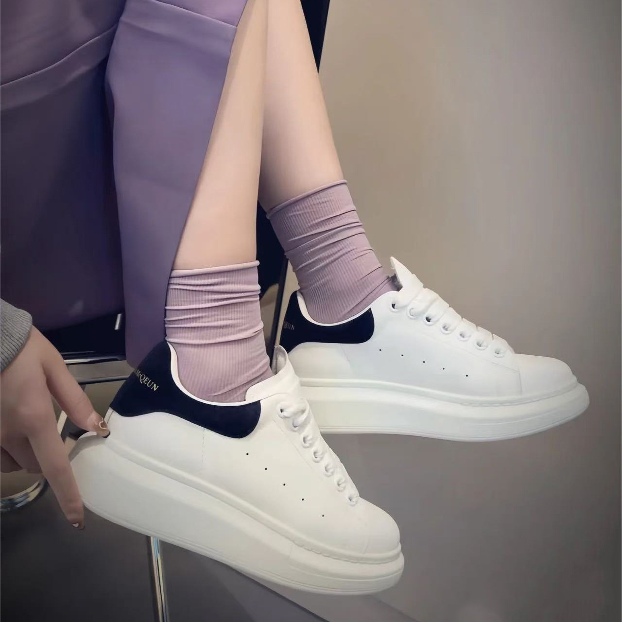 Original Luxury Alexander Mcqueen Thick-Soled White Sneakers for Women, Casual Sports Shoes for Men, Leather Soft-Soled Height-Increasing Trendy Shoes Original Luxury Alexander Mcqueen Thick-Soled White Sneakers for Women, Casual Sports Shoes for Men, Leather Soft-Soled Height-Increasing Trendy Shoes