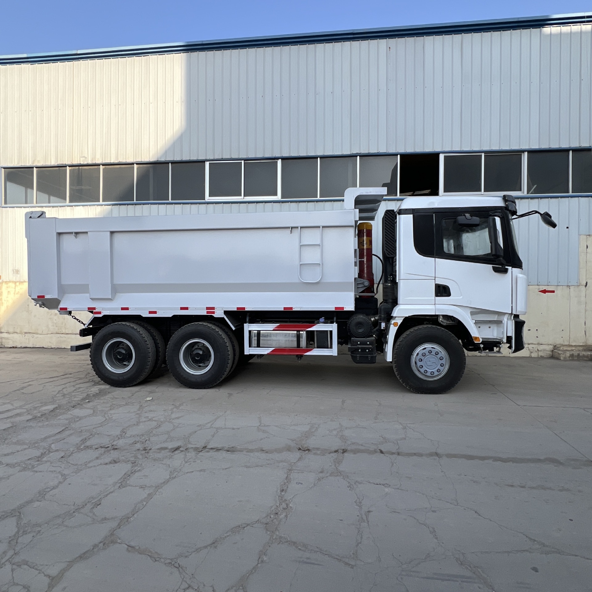 Supply of Shaanxi Automobile Shacman Heavy-Duty Trucks 6*4 Dump Trucks X3000 Tipper Trucks 10-Wheel Dump Trucks Heavy-Duty Trucks