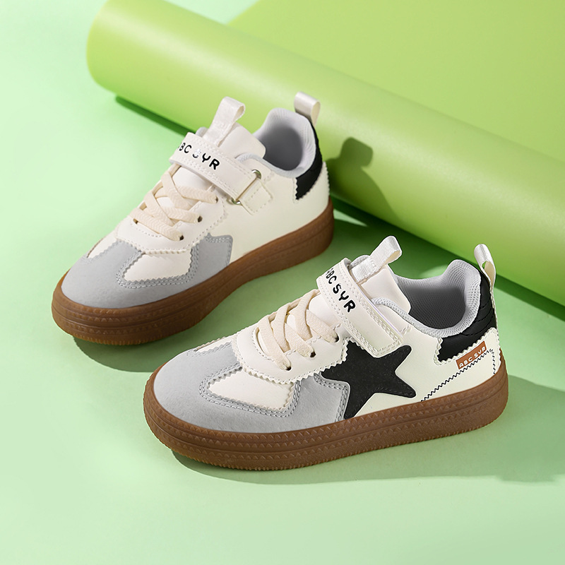 Zapatos para niños primavera y otoño 2025, nuevos zapatos de cuero impermeables y antideslizantes para niños, zapatos de entrenamiento de la ley, zapatos de skate ligeros, zapatos deportivos versátiles