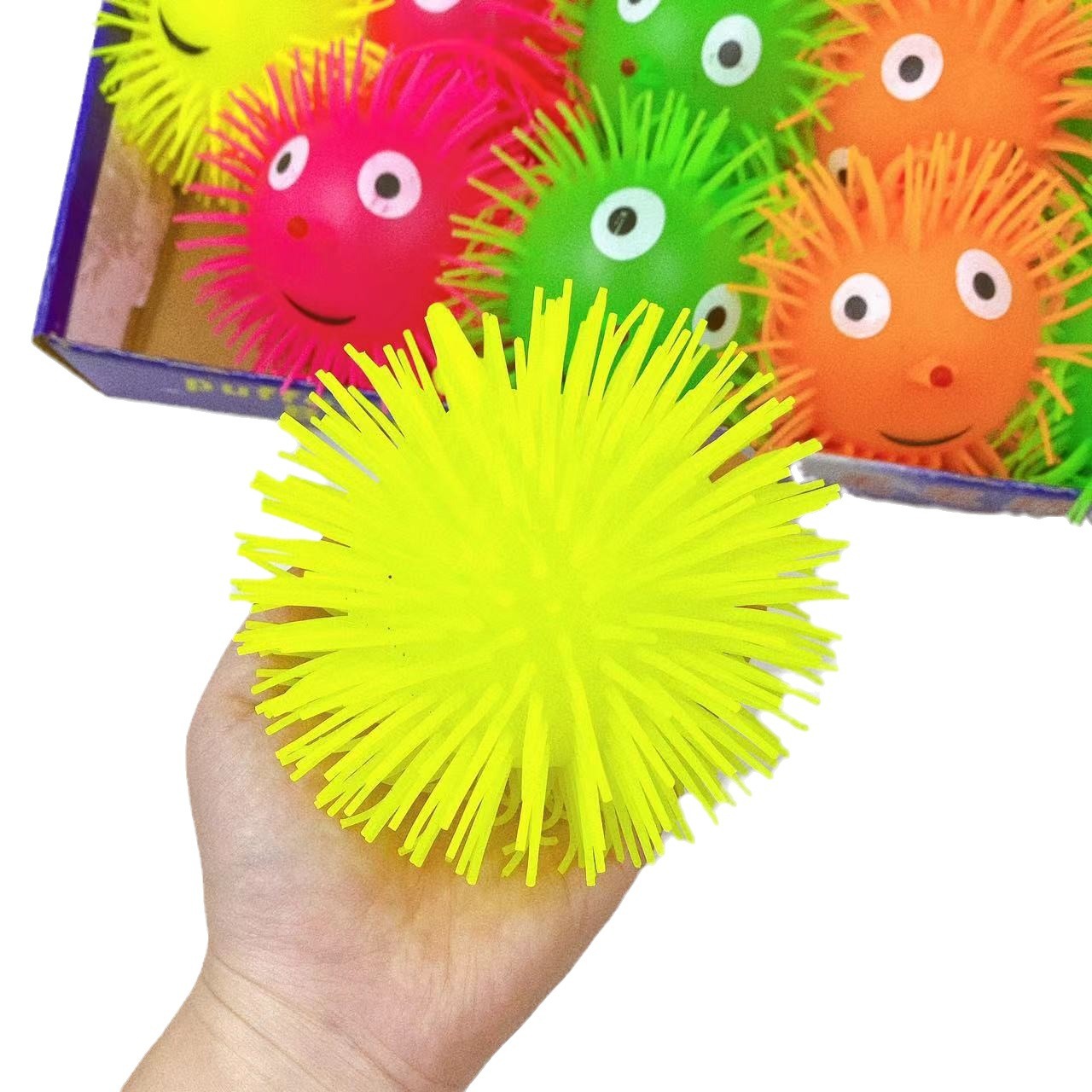 15 una caja de juguetes luminosos largos peludos orugas erizo elástico flash ventilador juguetes bola al por mayor