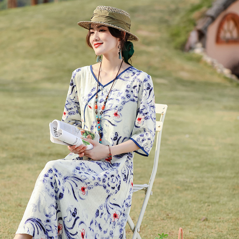 Real shot Summer new retro cotton linen new Chinese style buckle V-neck improved cheongsam blue and white porcelain long dress Real shot Summer new retro cotton linen new Chinese style buckle V-neck improved cheongsam blue and white porcelain long dress