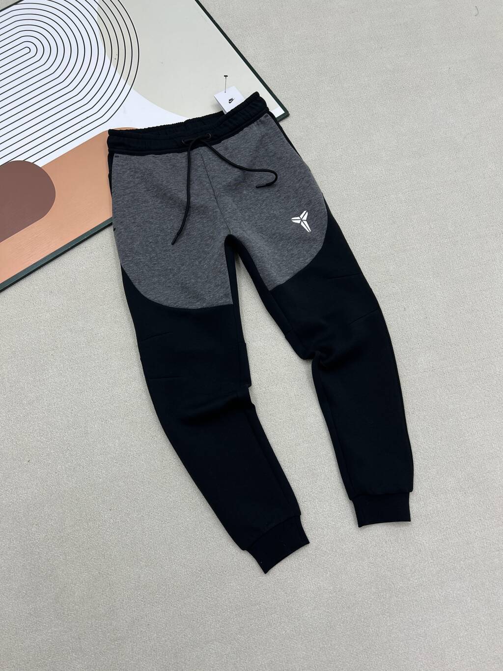 Pantalones negros grises