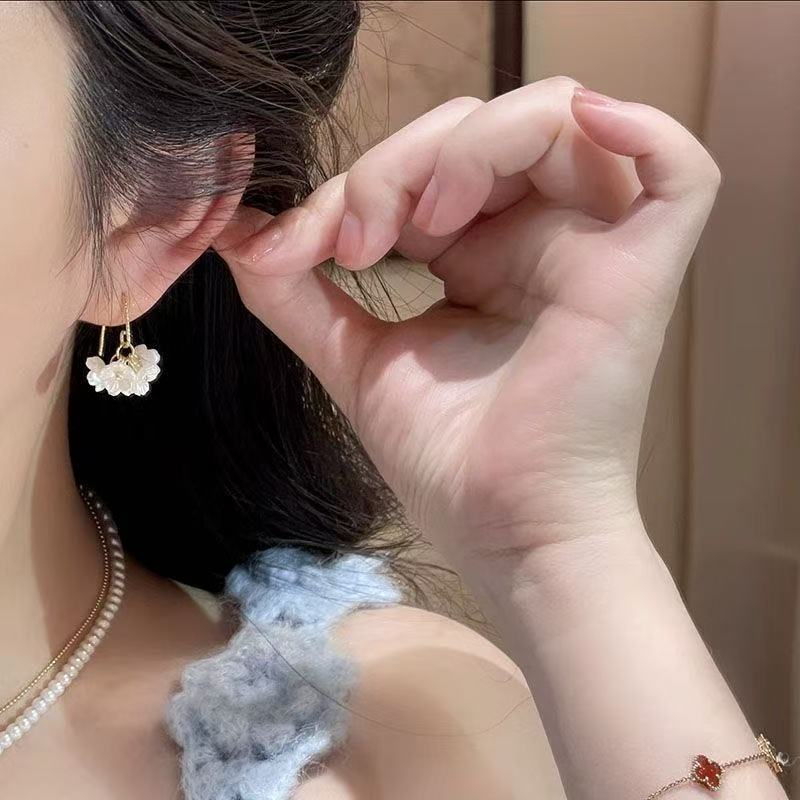 New Summer Floral Earrings Versatile Ear Hooks Niche Simple Gentle Light Luxury Exquisite High-End Sweet Earrings Korean Style