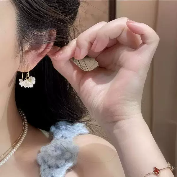 New Summer Floral Earrings Versatile Ear Hooks Niche Simple Gentle Light Luxury Exquisite High-End Sweet Earrings Korean Style