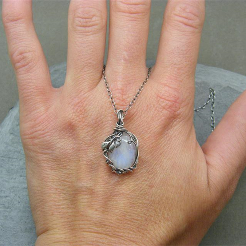 13g Weight Pendant Jewelry Making Type Pendant Necklace, Necklace Classification Alloy Chain Material 1 Piece Quantity Holiday, Street Occasion Alloy, Moonstone Material Color Block Pattern Women's, Unisex Gender Plating Design Retro Style Retro Color Block Alloy Moonstone Pendant Necklaces Wholesale 7