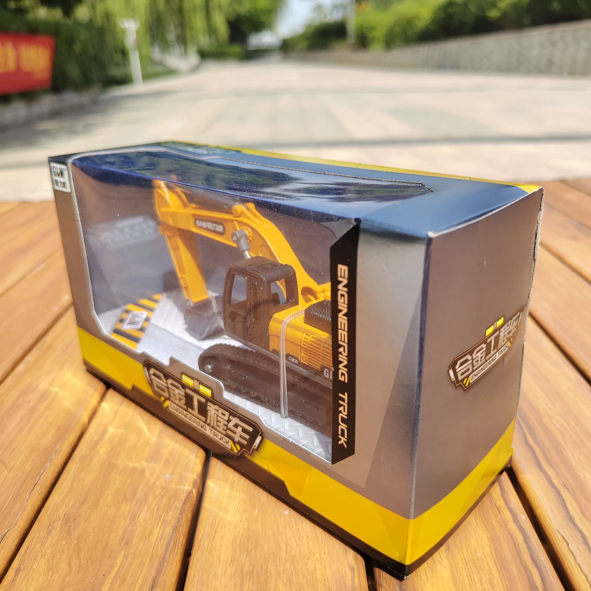 Steel Liwei alloy engineering excavator suit children's toy car model training institution gift box in stock wholesale
