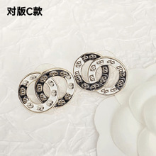 ����L���ͺڰ�ײɫ��ᔾ����r�и߶�С���L���h�W�������pC���