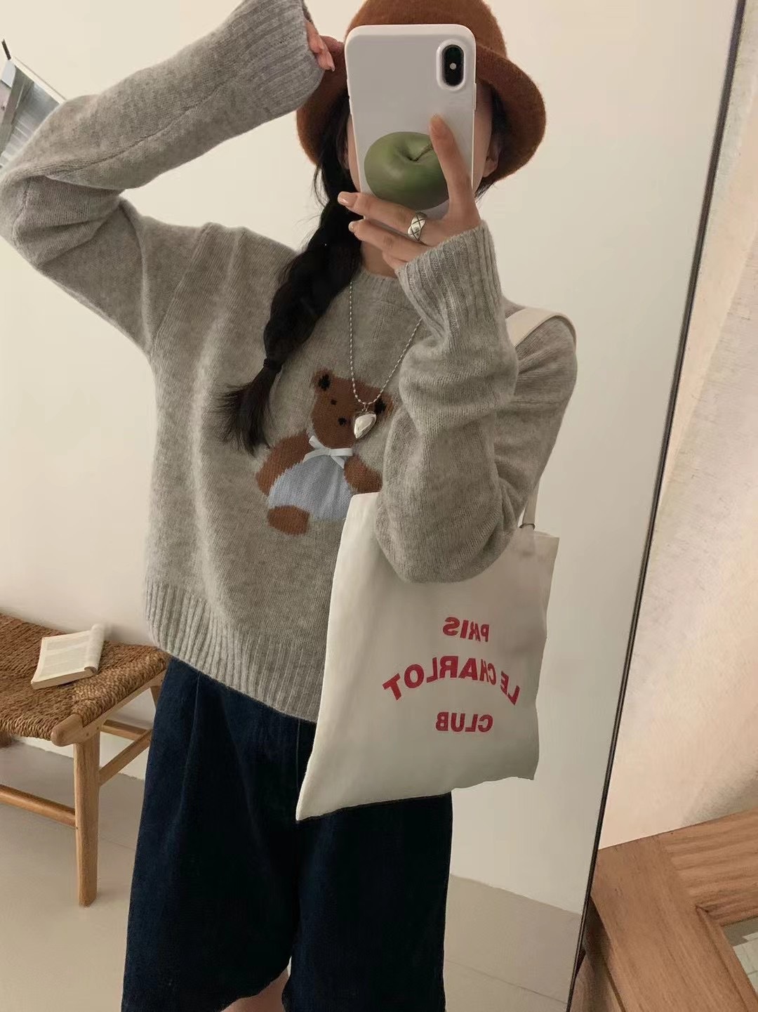 Otoño coreano de mujer cuello redondo de alto nivel sensación de arco tridimensional dibujos animados oso coreano perezoso viento camisa de manga larga