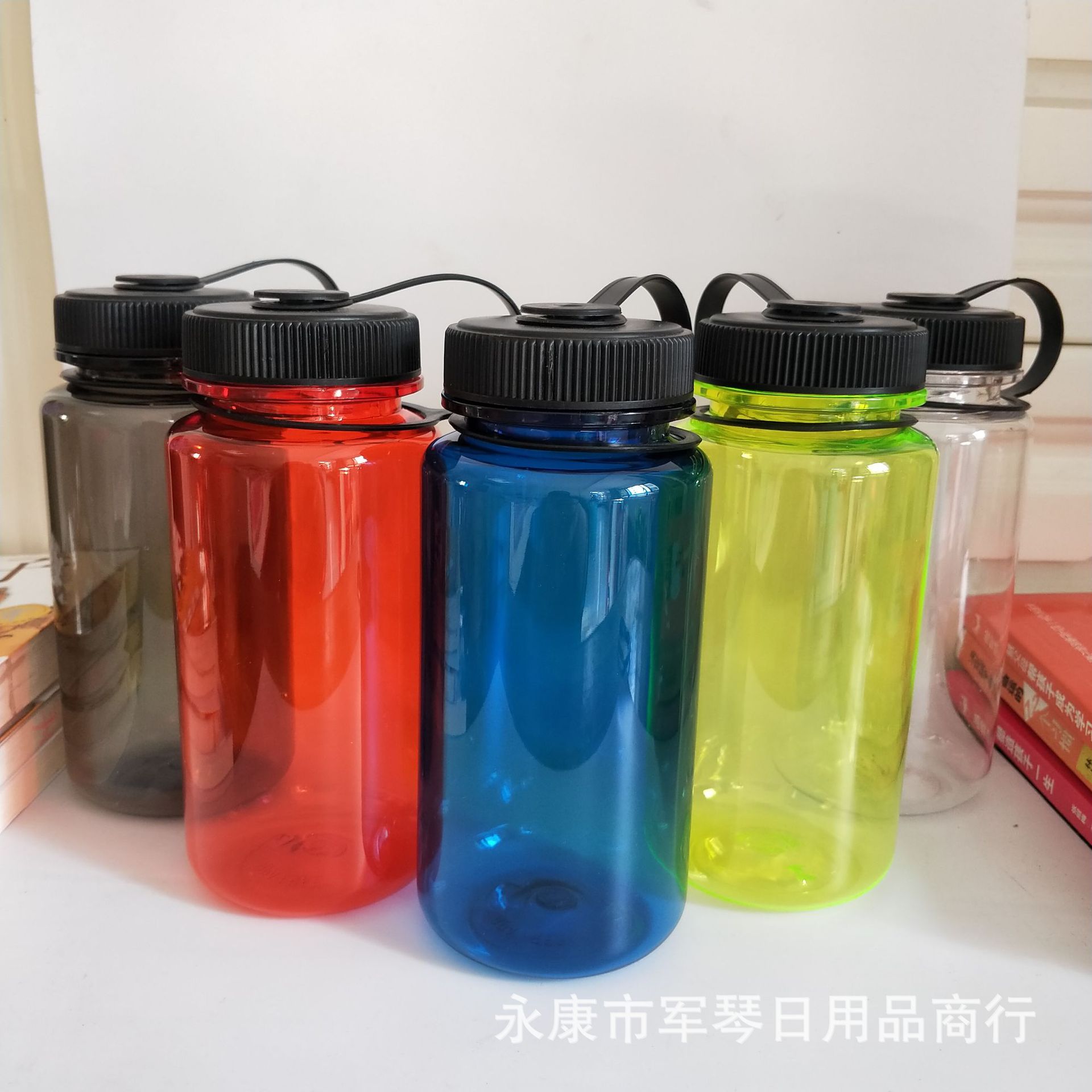 欧美便携旅行塑料太空杯户外运动水壶大容量水杯 带提手