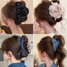 高级感褶皱缎面抓夹大号女2025新款云朵发夹后脑勺鲨鱼夹头饰夹子