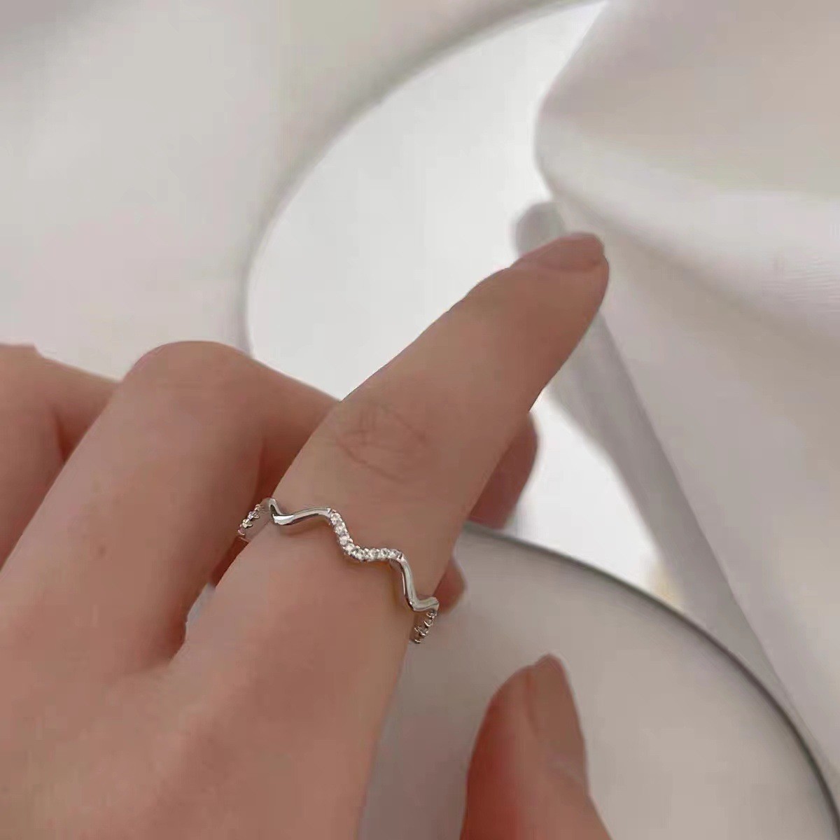 Anillo de circonita de perlas de viento ins, nicho femenino, sentido de alta gama, simple y ligero, anillo de novia de lujo, anillo de apertura de temperamento al por mayor