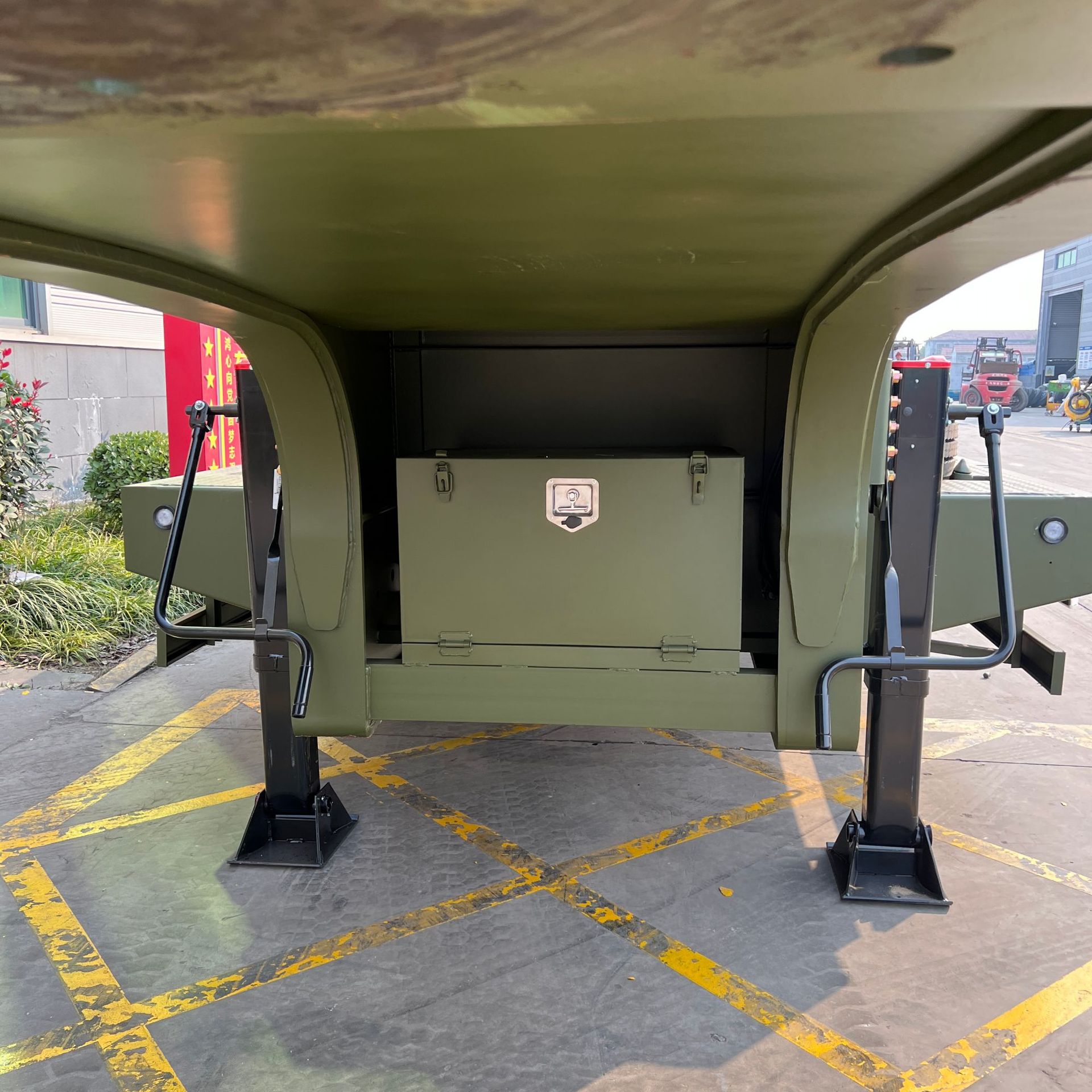 Specializing in the Production and Supply of Export Special Vehicles and Heavy-Duty Low-Bed Semi-Trailers for the Transportation of Heavy-Duty Engineering Machinery