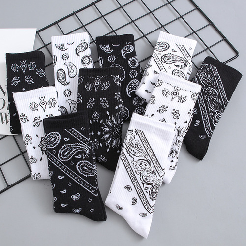Cross-border e-commerce socks men's mid-tube floral socks trendy brand black and white sports socks trendy mid-top street cotton socks