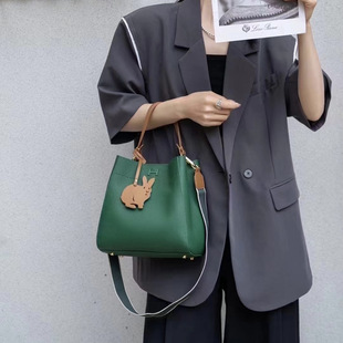 �¿�Ů��2025�r����Ƥ�μ����Ů������n��б����^��ţƤ���Ӱ�