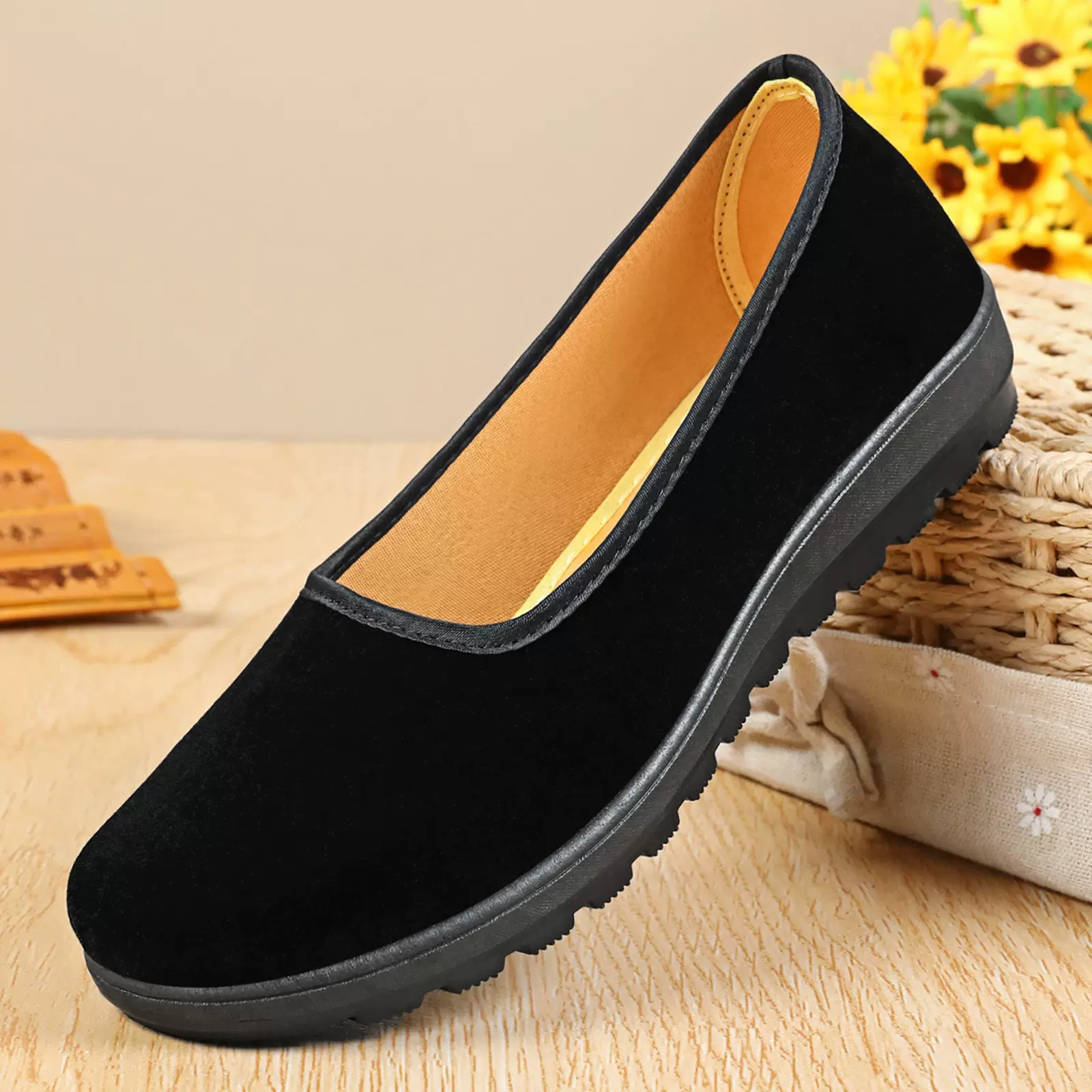 鞋子女春季跨境新款老北京布鞋软底防滑中老年鞋礼仪鞋妈妈黑布鞋