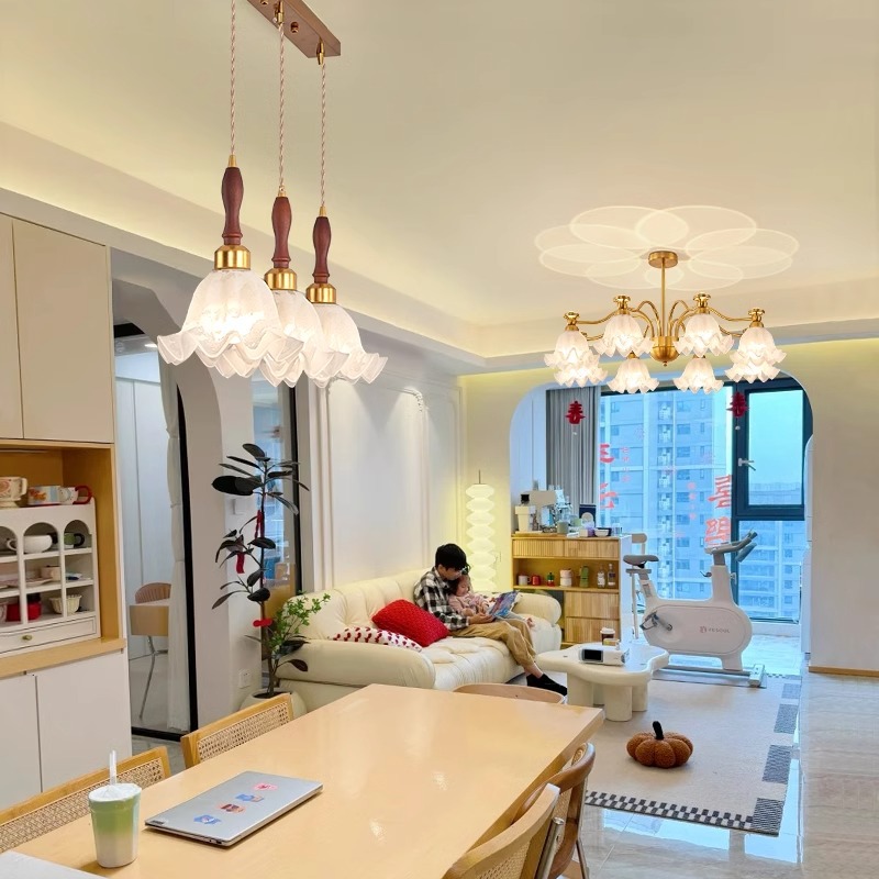 Araña de sala de estar francesa, creatividad personalizada, crema medieval, lámpara de flor cálida, lámpara de protección ocular de proyección de espectro completo para dormitorio