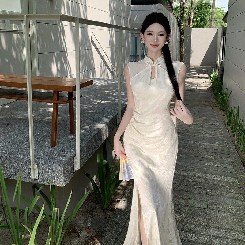 New Chinese Satin Jacquard Modified Cheongsam National Style dress with Vertical Collar and Buckle New Chinese Satin Jacquard Modified Cheongsam National Style dress with Vertical Collar and Buckle