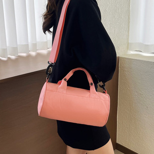 ��Ͱ���ɫ�μ��Ů�r�����e�����AͲ��С���ٴ�б���ͨ�������