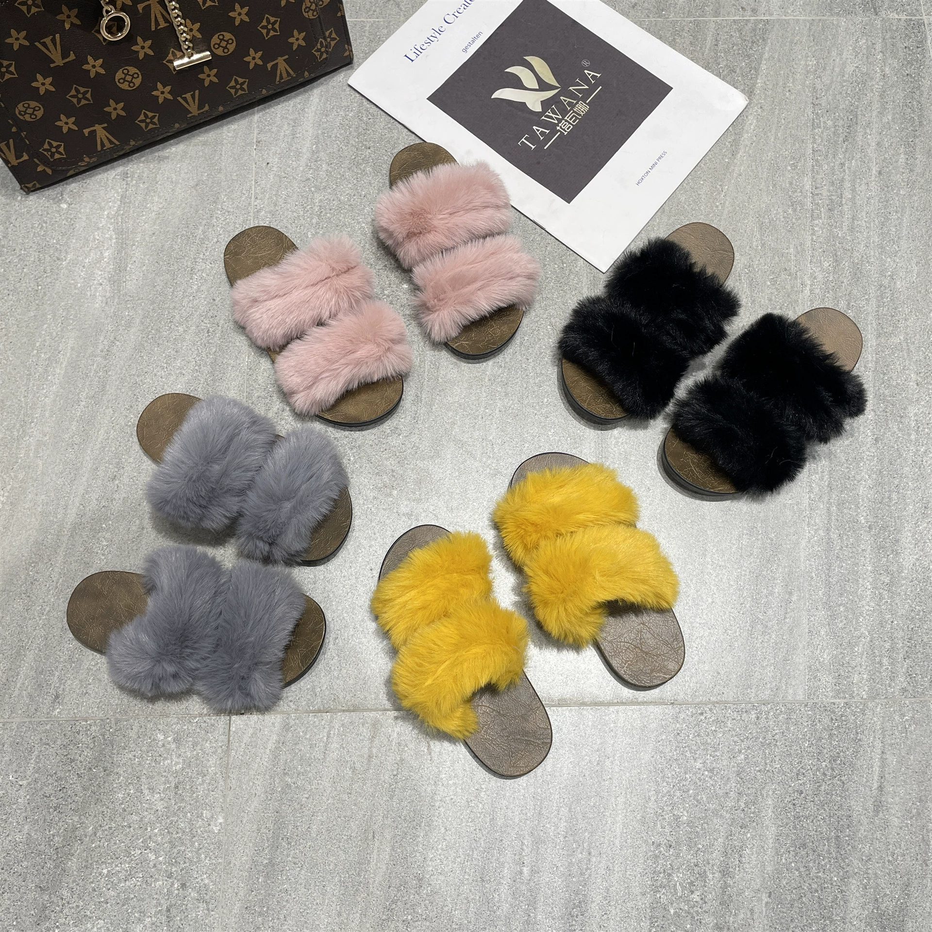 Осенние новые детские плюшевые тапочки, красочные плоские Теплые повседневные модные детские тапочки для родителей и детей оптом