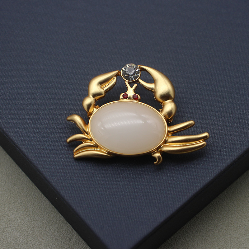 (2개) 유럽과 미국의 중간 고대 게 브로치 화이트 컬러 유약 귀여운 액세서리가 돈을 크랩 브로치를 만들기 위해 세계를 횡단합니다.