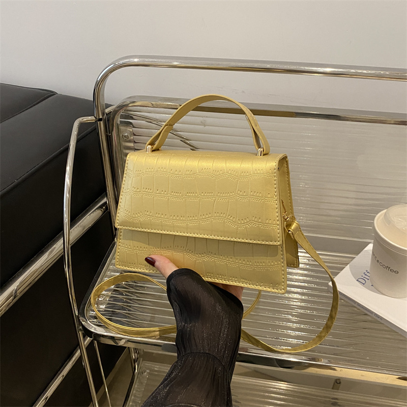 Versión coreana del bolso femenino 2024 nuevo bolso de mensajero retro pequeño bolso cuadrado diseño de nicho patrón de cocodrilo bolso de hombro de cercanías