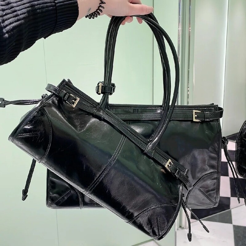 P brand's new softlux motorcycle bag, spicy girl style oil wax leather handbag, high-end shoulder and underarm bag