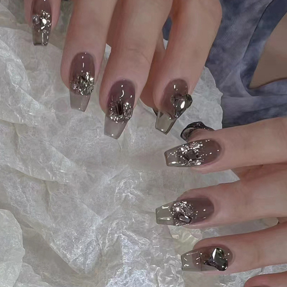 Entrar en venta caliente parche de uñas de color negro de temperamento frío parche de uñas de diamante de lujo ligero elegante desgaste de uñas