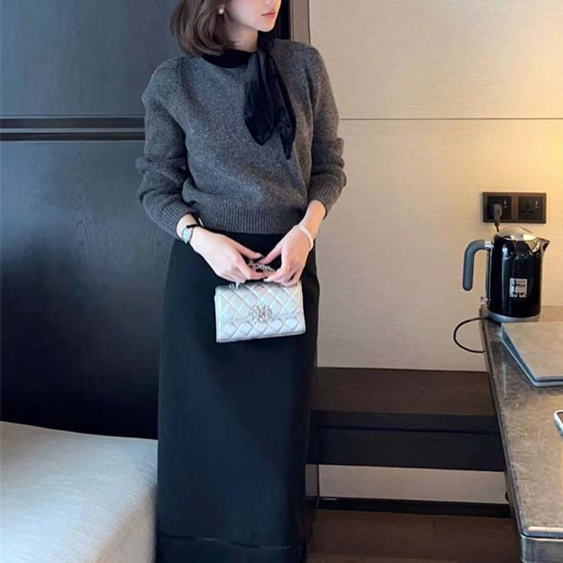 Velvet Lace-Up Long-Sleeved Sweater for Women 2025 Winter New Style Gold Style Design Shiny Short Knitted Top