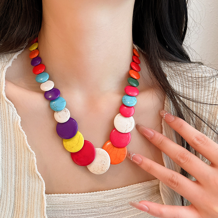 Collar de concha de alta gama para mujer de verano, estilo de vacaciones, cadena de clavícula simple y de moda, joyería de todo fósforo de nicho literario al por mayor