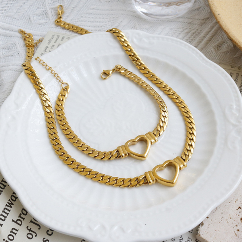 Collar con colgante de corazón de cadena cubana plana de acero de titanio chapado en oro, nuevo y moderno de Lina Girl para mujer._voghion.com