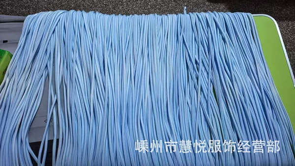 Treat the collar cord (light blue and white with middle fade)