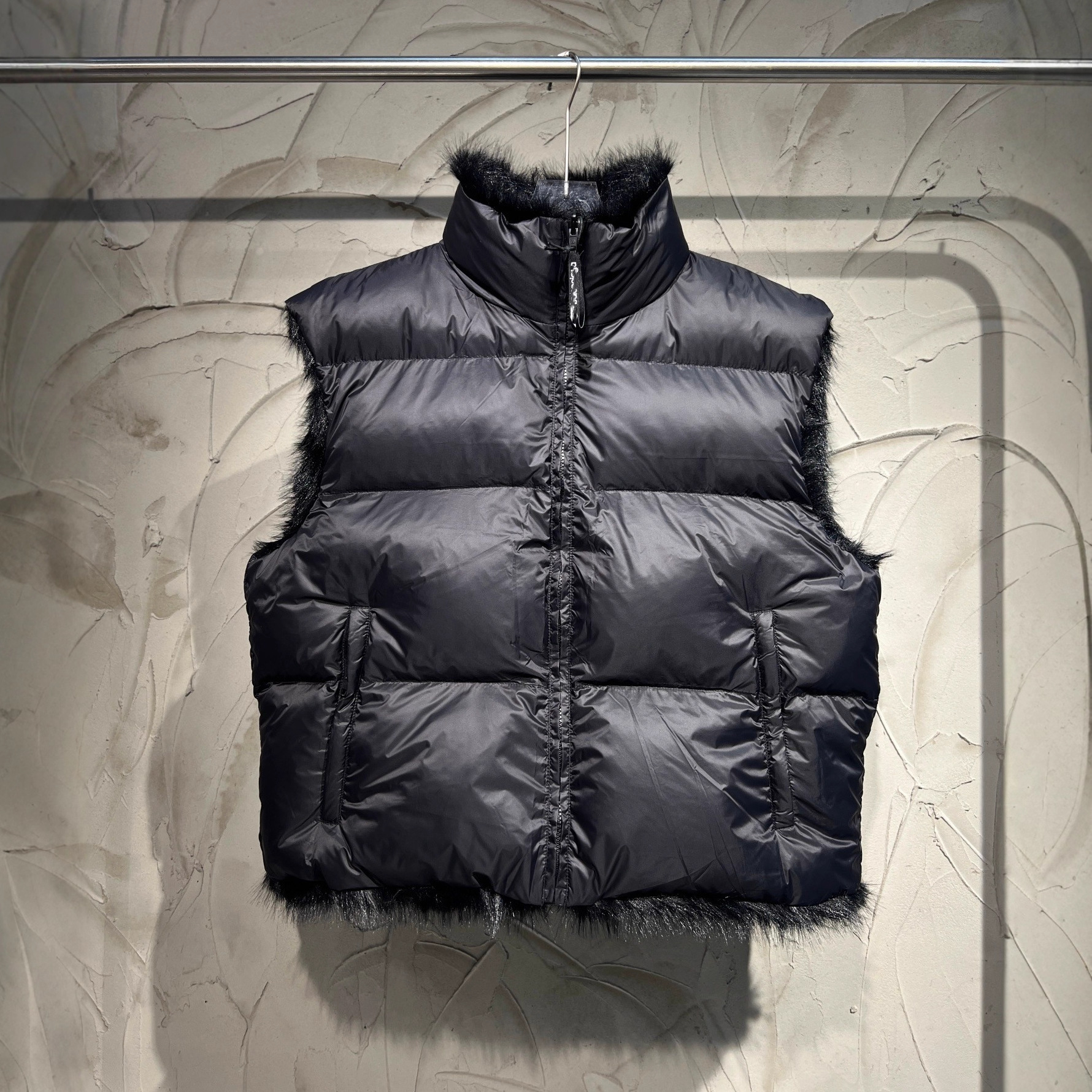 原标高版本巴黎B家  秋季新款滑雪系列字母刺绣双面穿皮草棉马甲