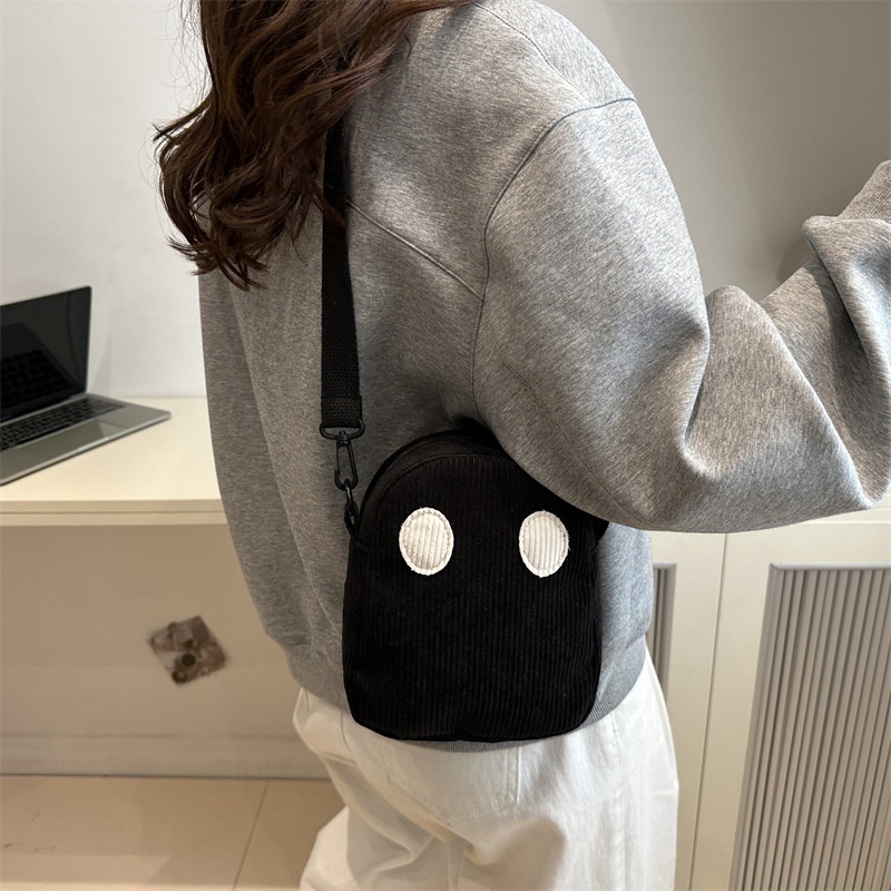 국경 간 새로운 패션 재미있는 독특한 어깨 가방 재미 귀여운 악마 유령 명암 컬러 스티칭 여성용 트렌디 한 크로스 바디 백