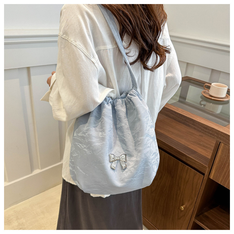 Large-capacity, elegant commuter tote bag, bow single-shoulder bag, distinctive pleated crossbody bag, 2024 new style bag trend undefined