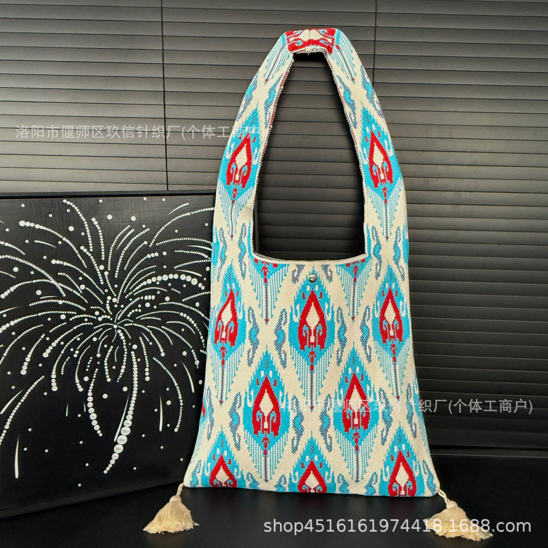 Adelaide T bag No. 25 (including tassels)
