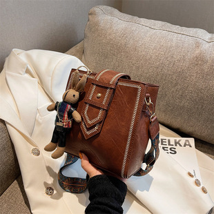 High-end Sense Bag Women's 2023 New Fashion Retro Crossbody Small Square Bag All-match Wide Band Shoulder Bag Distinctive Women's Bag