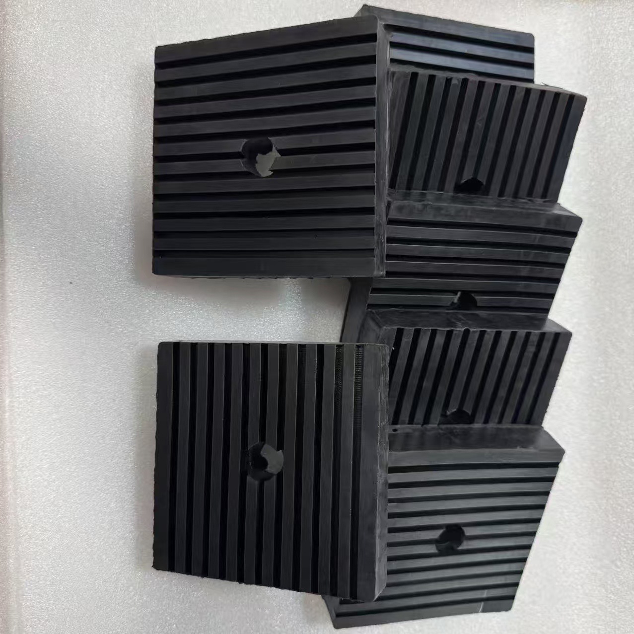 方形空调外机工业橡胶减震垫块机械设备缓冲防震橡胶加厚方块