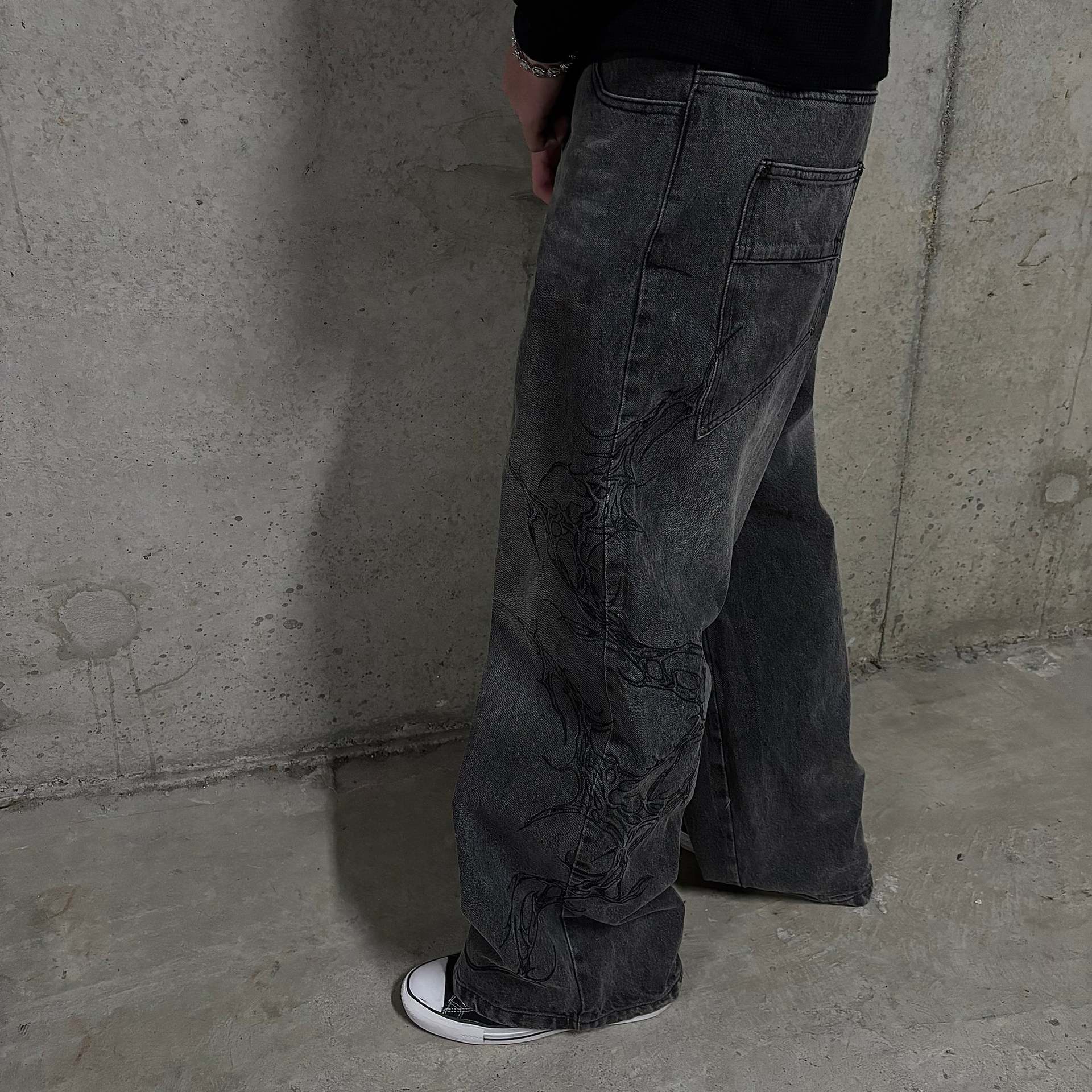 Dunkle Gothic Herren Jeans Mit Stickerei Und Hoher Taille_voghion.com