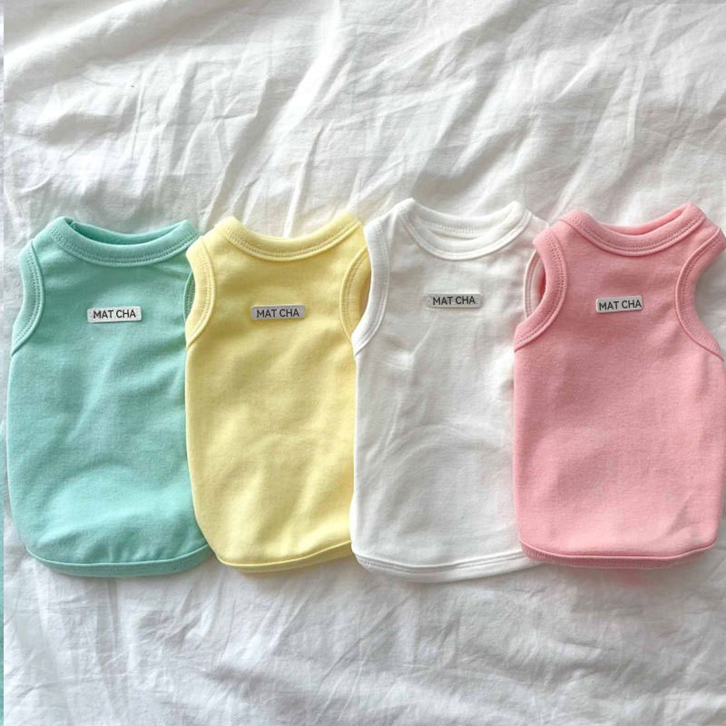 Primavera y verano perro color sólido dos patas chaleco gato leche perro cachorro Teddy taza de té gatito pequeño perro ropa para mascotas