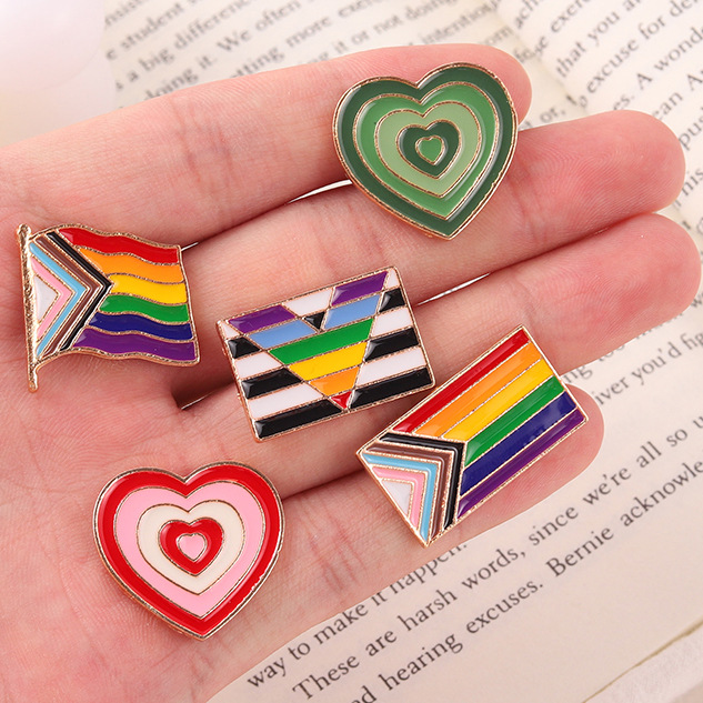 Brooches Classification Simple Style Pin Flag Heart Shape Alloy Enamel Stoving Varnish Unisex Brooches
