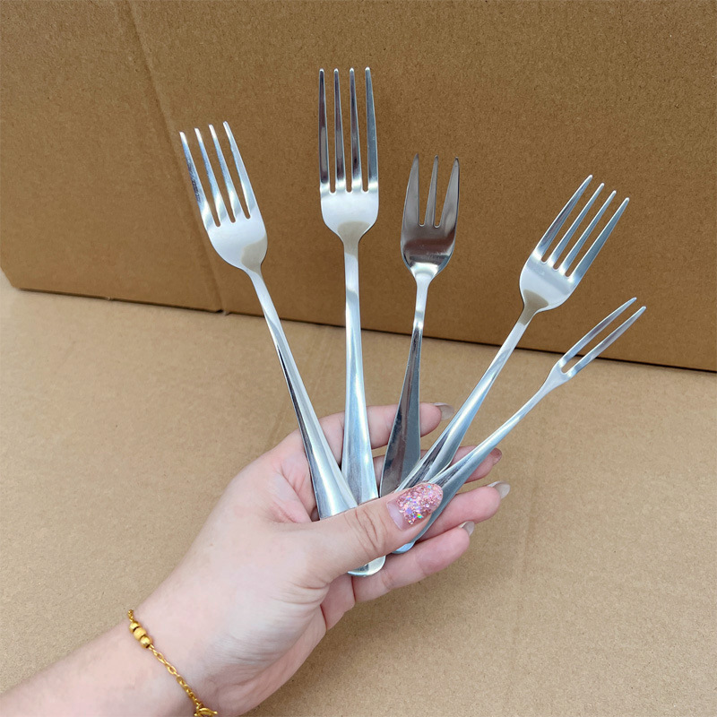 Juego de cubiertos de acero inoxidable serie 1010 para hoteles y restaurantes, cuchillo para carne, tenedor, cuchara, cuchara para postre y cuchara para sopa de estilo occidental. image 4