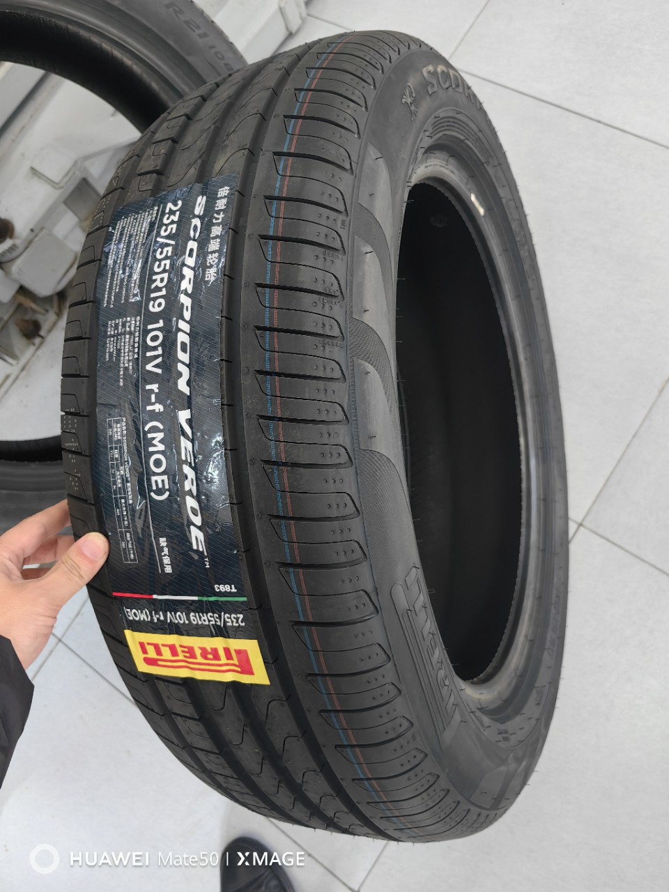 Pirelli 235/55R 19 101V run-flat tires Mercedes-Benz original