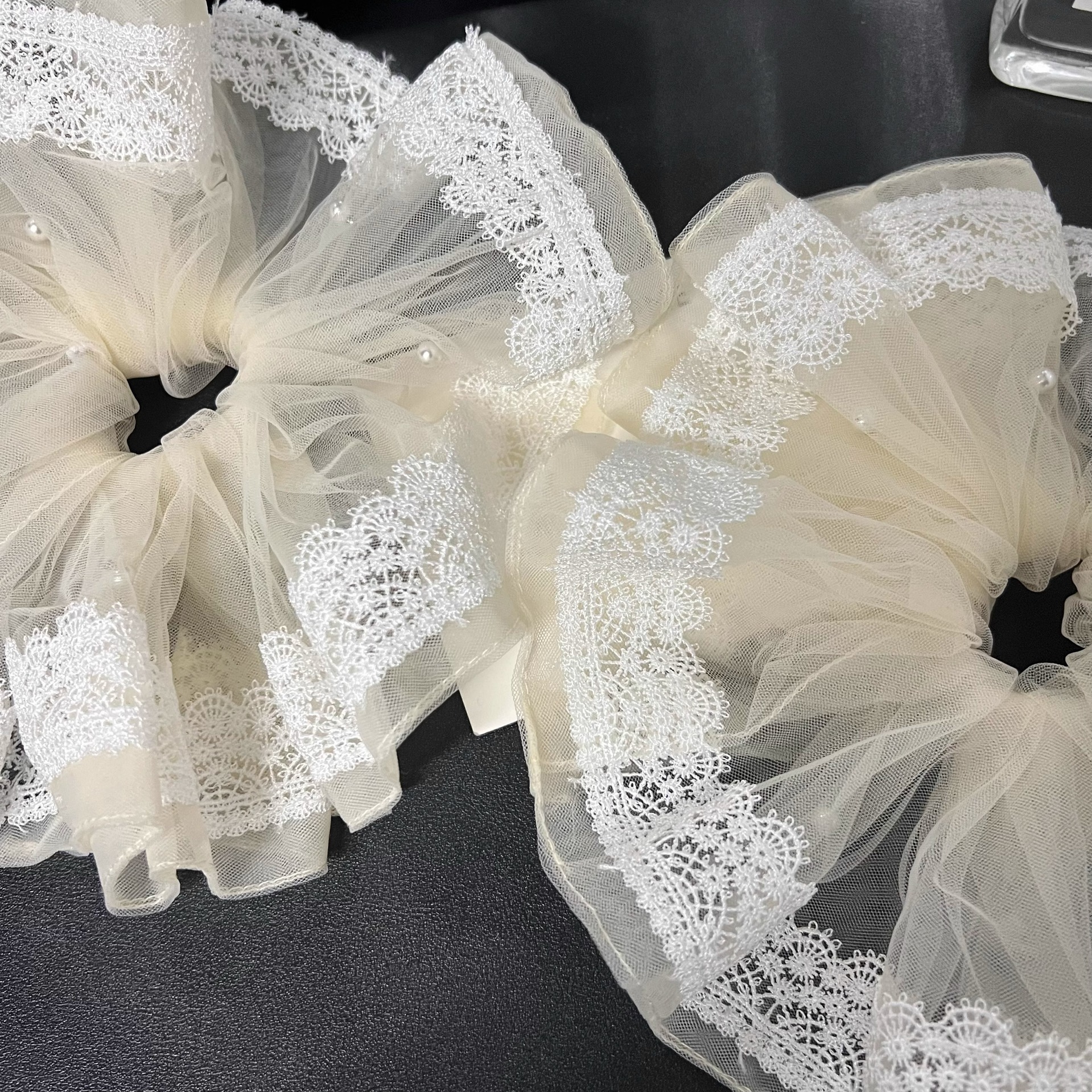Extra Large Lace Scrunchie For Women Elegant Pearl Ponytail Hair Tie_voghion.com