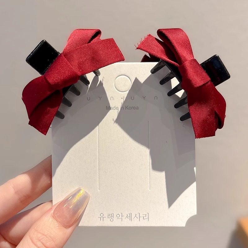 1 par de arcos rojos de terciopelo.