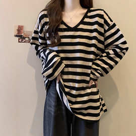 中长款条纹v领t恤女秋季大码胖mm遮肚子巨显瘦宽松慵懒风长袖上衣