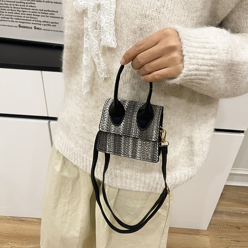 Borsa a tracolla in paglia intrecciata alla moda da donna, piccola borsa quadrata a righe arcobaleno, per l'uso in spiaggia durante le vacanze estive_voghion.com