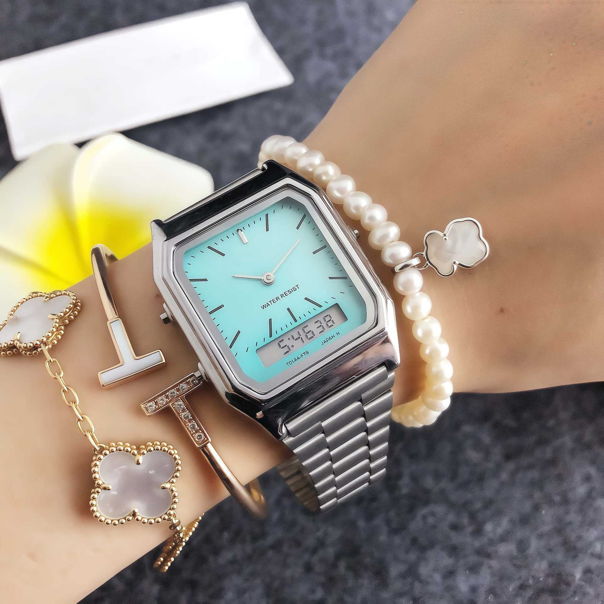 電子はクォーツ時計合金ステンレス鋼クラシックレトロ防水クォーツメンズ腕時計発光表示クロノグラフ時計