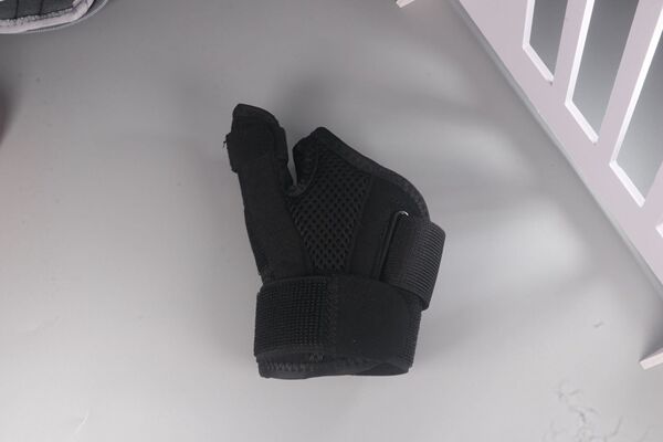 국경 간 스포츠 엄지 손목 보호대 농구 보호 엄지 관절 손목 보호대 스트랩 통기성 가압 고정